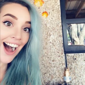 Meet your Posher, Kayla